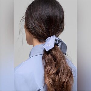 Alo Yoga Winter Frost Airlift Rhythm Hair Bow Scrunchie NWT